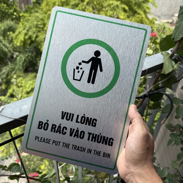 Biển b&aacute;o vui l&ograve;ng bỏ r&aacute;c v&agrave;o th&ugrave;ng, bảng hiệu chỉ dẫn khu vực bỏ r&aacute;c BG133 20x30cm Levushop